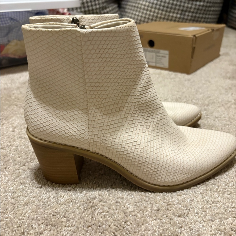 Universal Thread Chic Textured Cream Ankle Booties